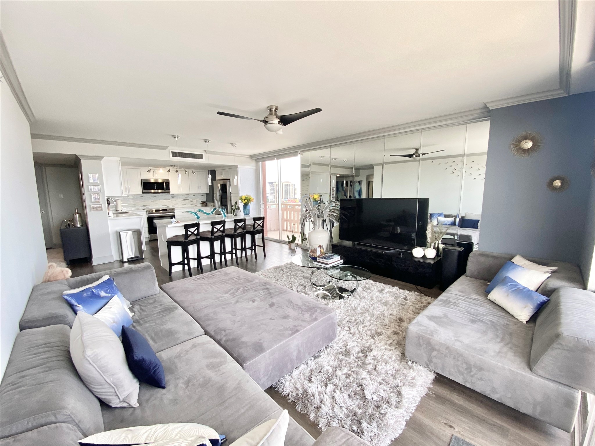 2016 Main Street, Unit 1702 Houston, TX 77002 - Photo 3 of 31