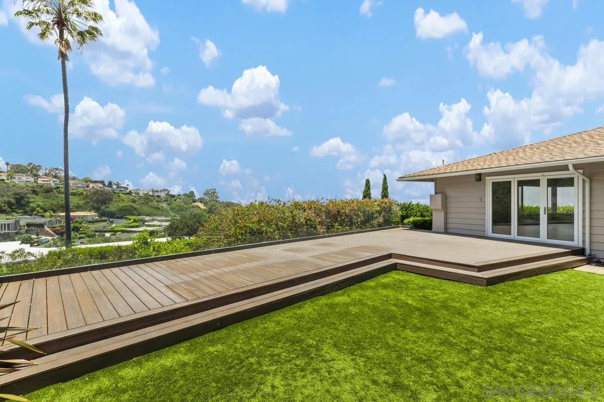 7246 Rue De Roark La Jolla, CA 92037 - Photo 7 of 11