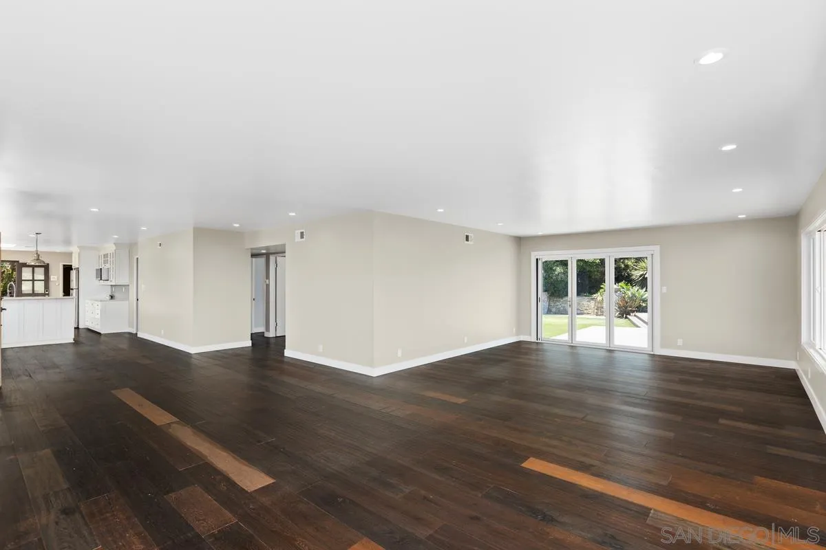 7246 Rue De Roark La Jolla, CA 92037 - Photo 10 of 11