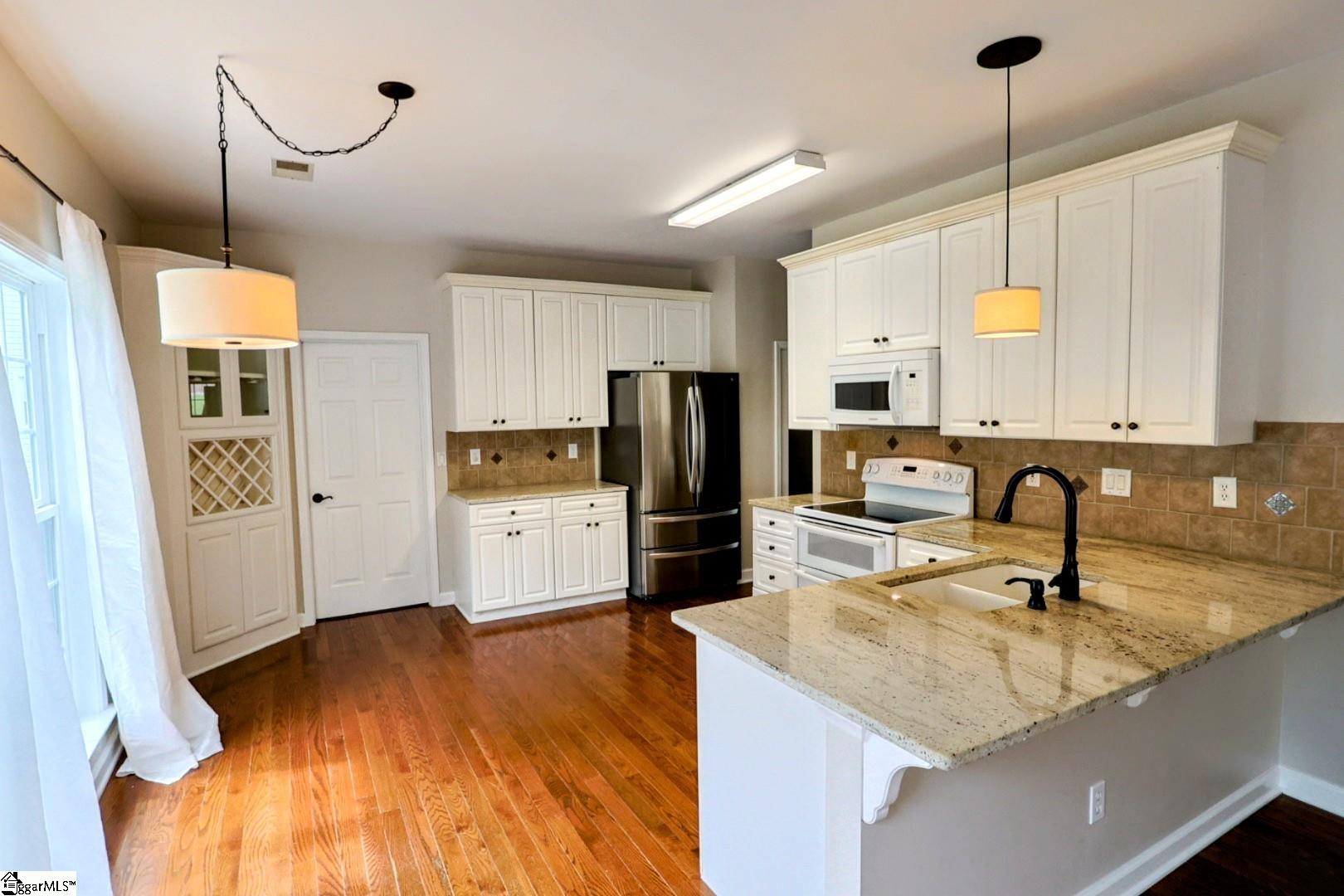 11 Hickory Hollow Court Greenville, SC 29607 - Photo 4 of 16