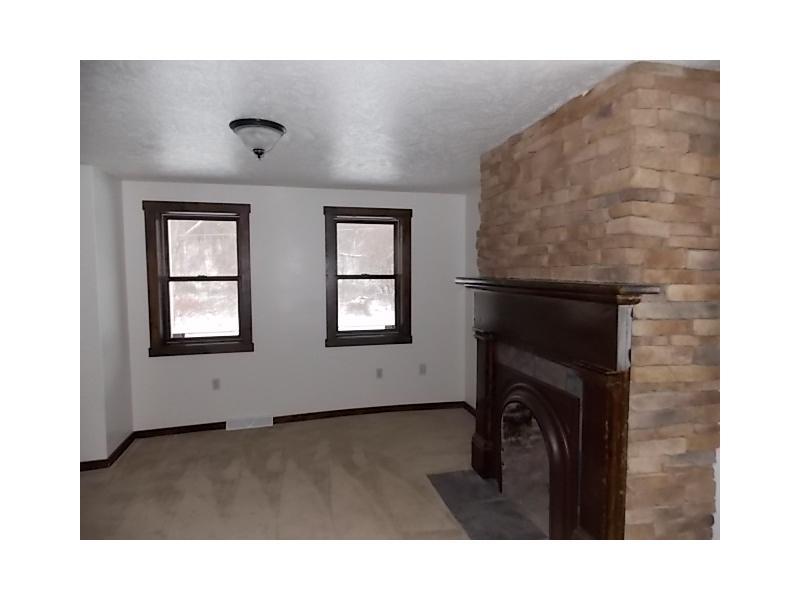 1343 Brush Run Road Washington, PA 15301 - Photo 6 of 12 Living Room.