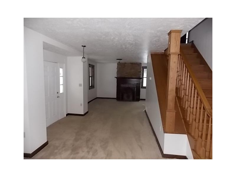 1343 Brush Run Road Washington, PA 15301 - Photo 7 of 12 Entry/Foyer.