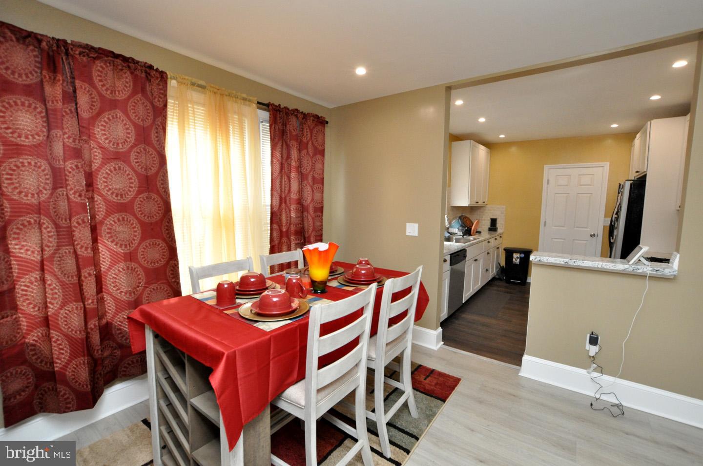 406 Neck Road Burlington, NJ 08016 - Photo 10 of 25 Dining Room