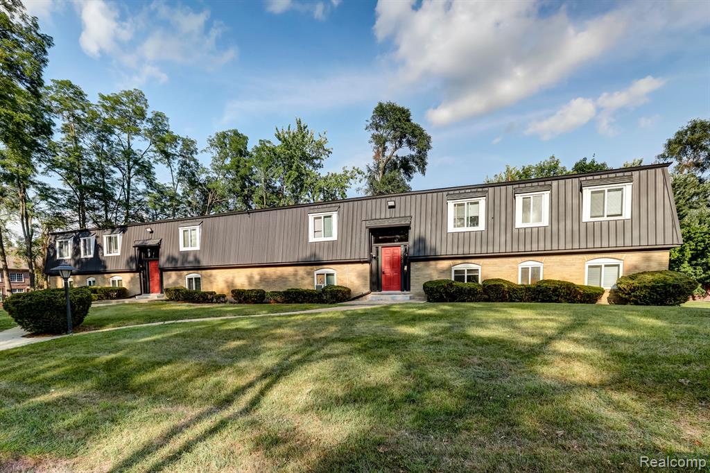 2175 Decker Road, Unit 49 Walled Lake, MI 48390 - Photo 17 of 19