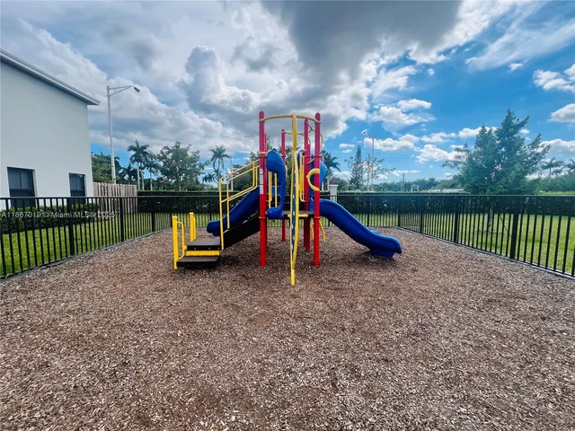 $3,000 | 413 Northeast 1st Avenue, Unit 413, Florida City, FL 33034