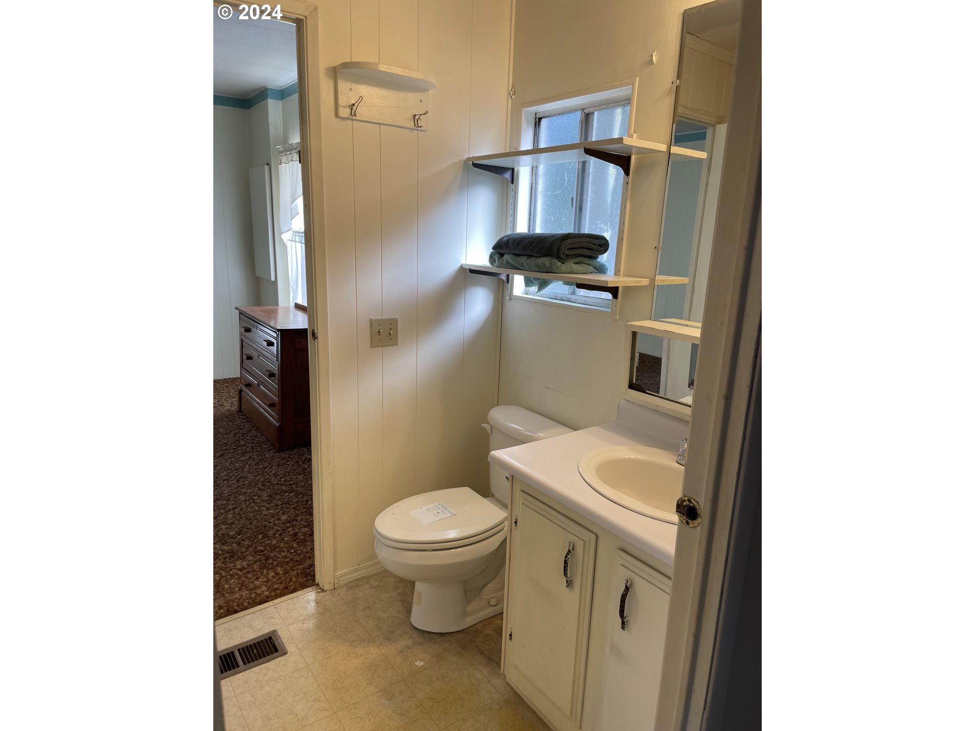 85566 Maple Street Florence, OR 97439 - Photo 12 of 23 Attached Bathroom #2