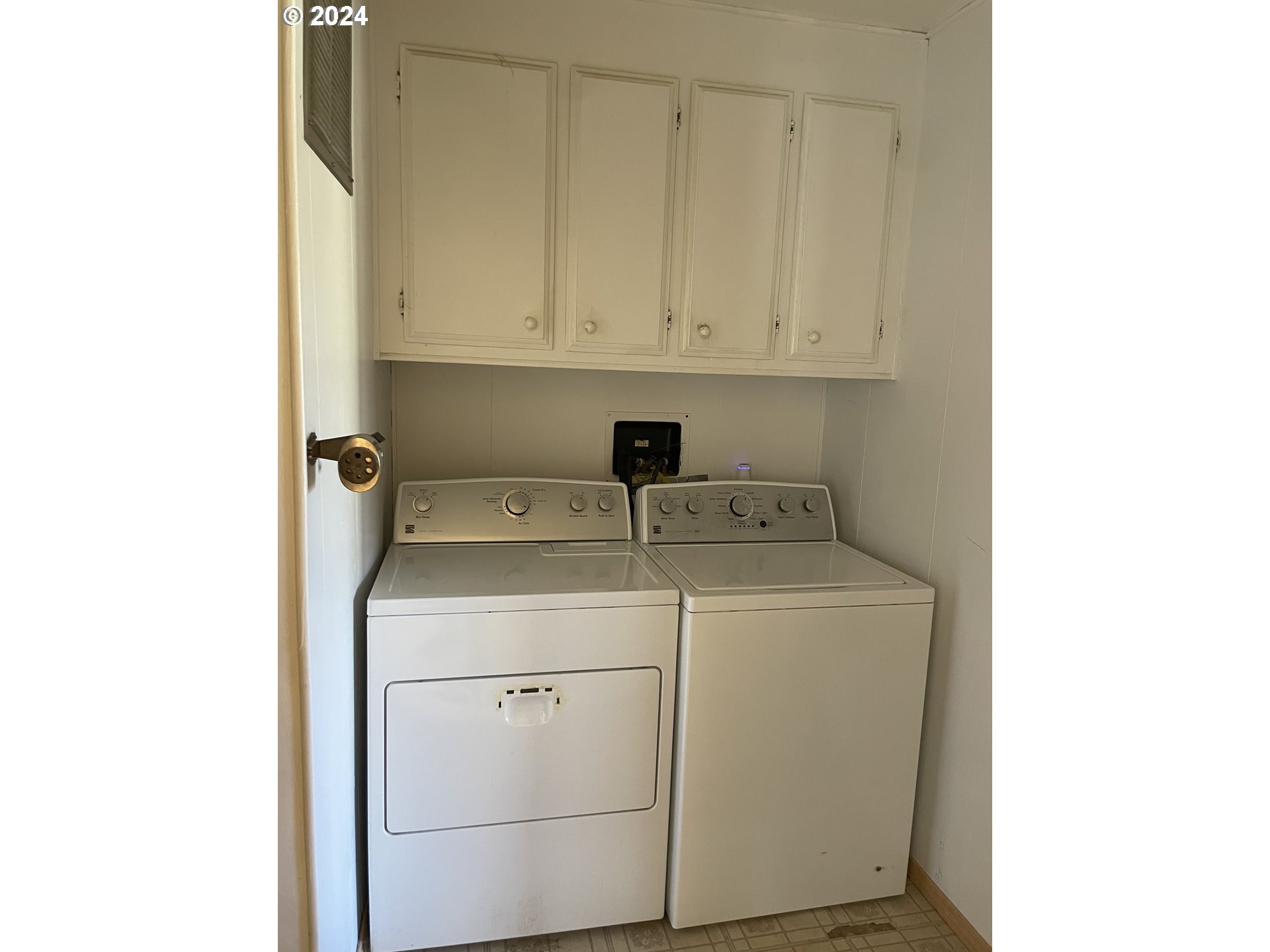 85566 Maple Street Florence, OR 97439 - Photo 13 of 23 Laundry