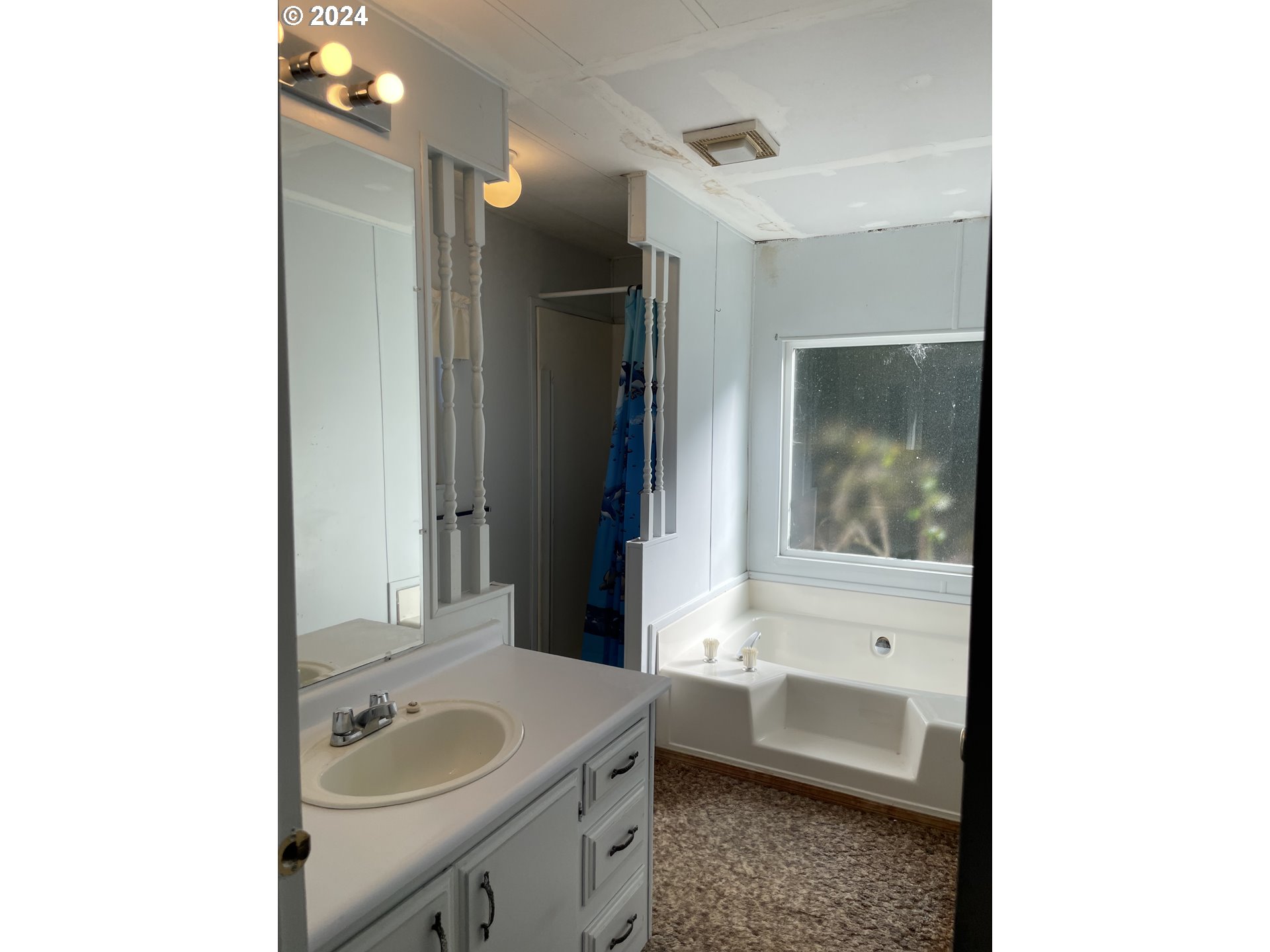 85566 Maple Street Florence, OR 97439 - Photo 17 of 23 Attached Bathroom #1