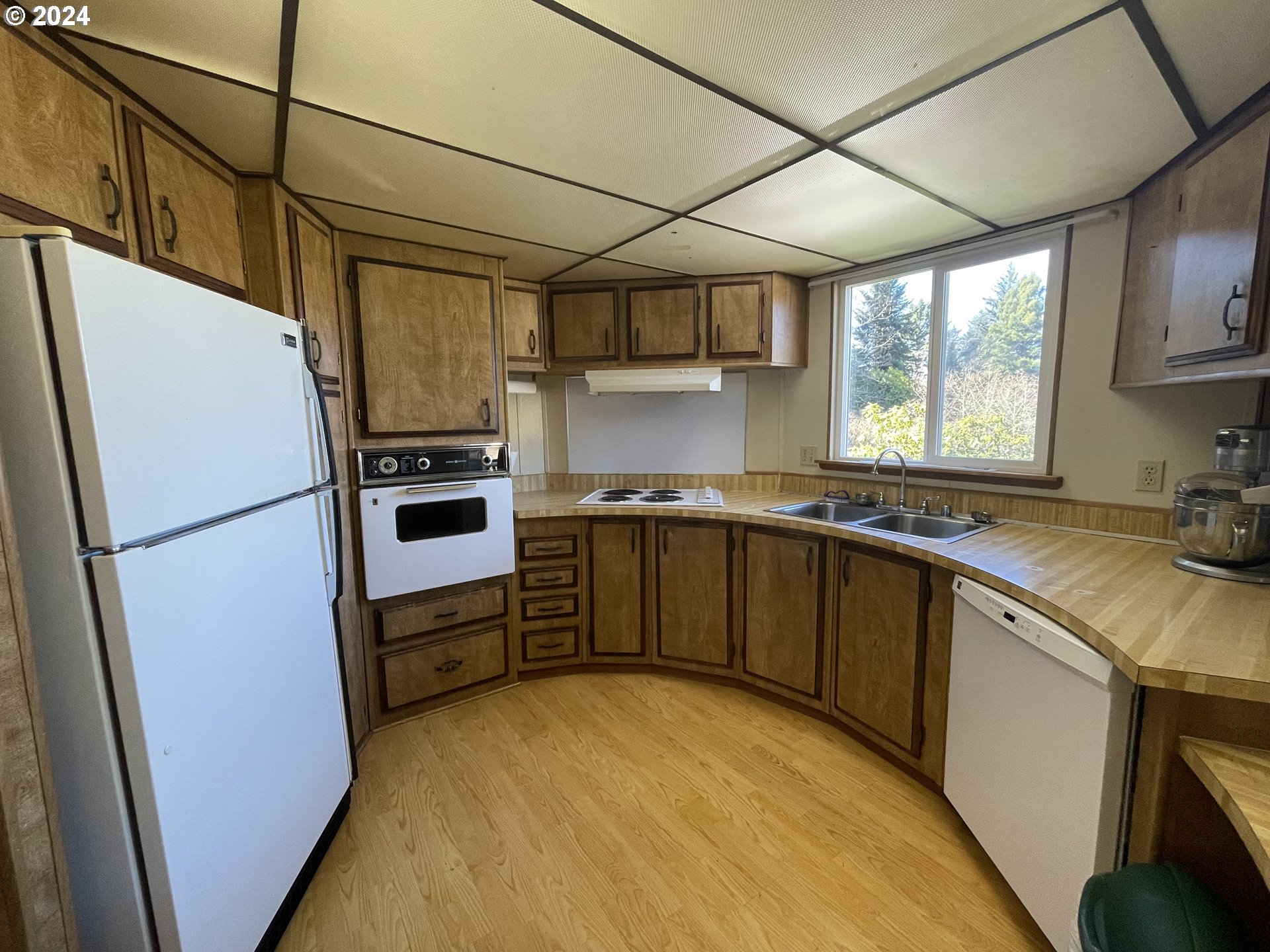 85566 Maple Street Florence, OR 97439 - Photo 7 of 23 Kitchen