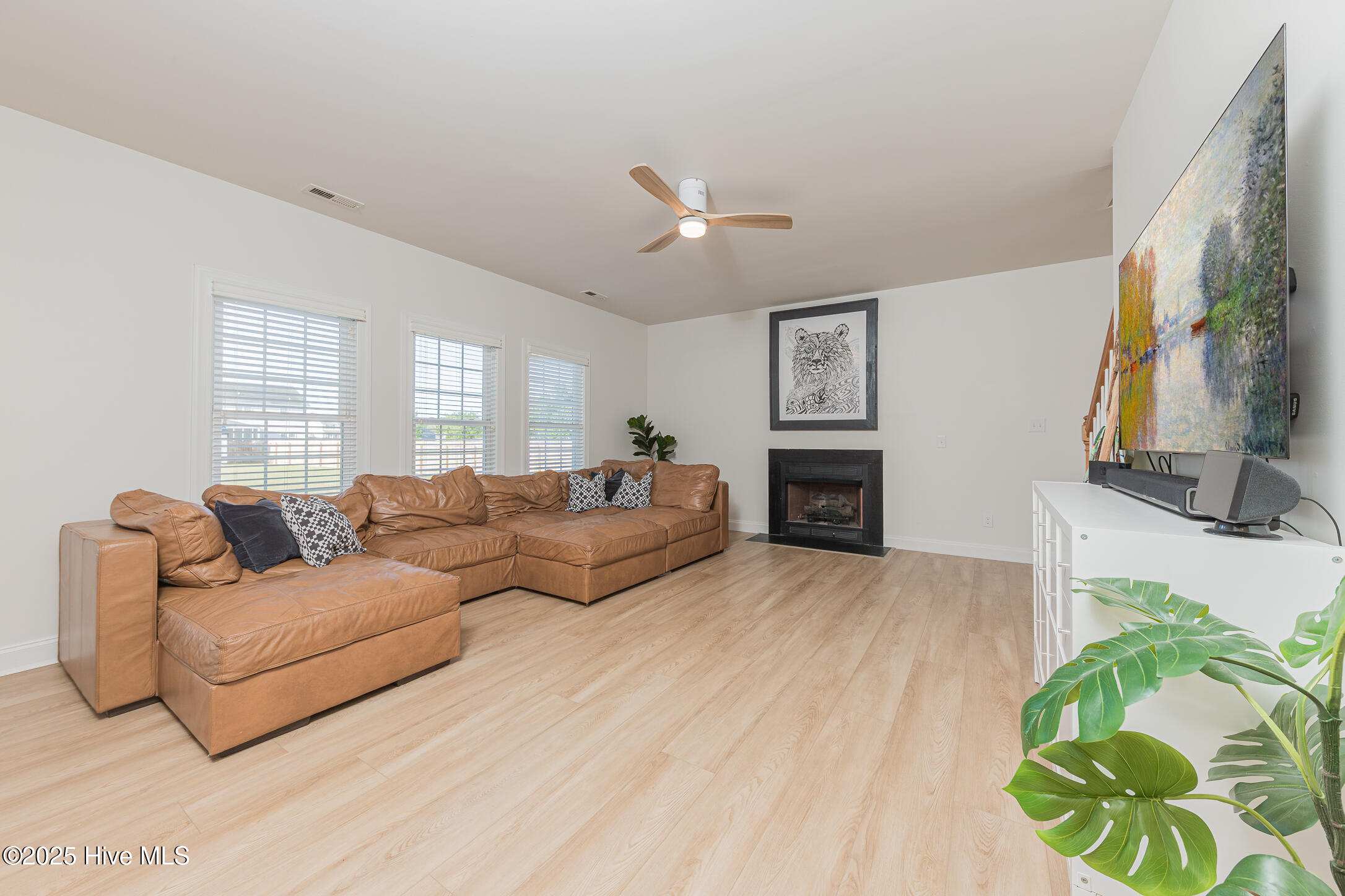 507 Newhan Court Hubert, NC 28539 - Photo 16 of 81 LivingRoom