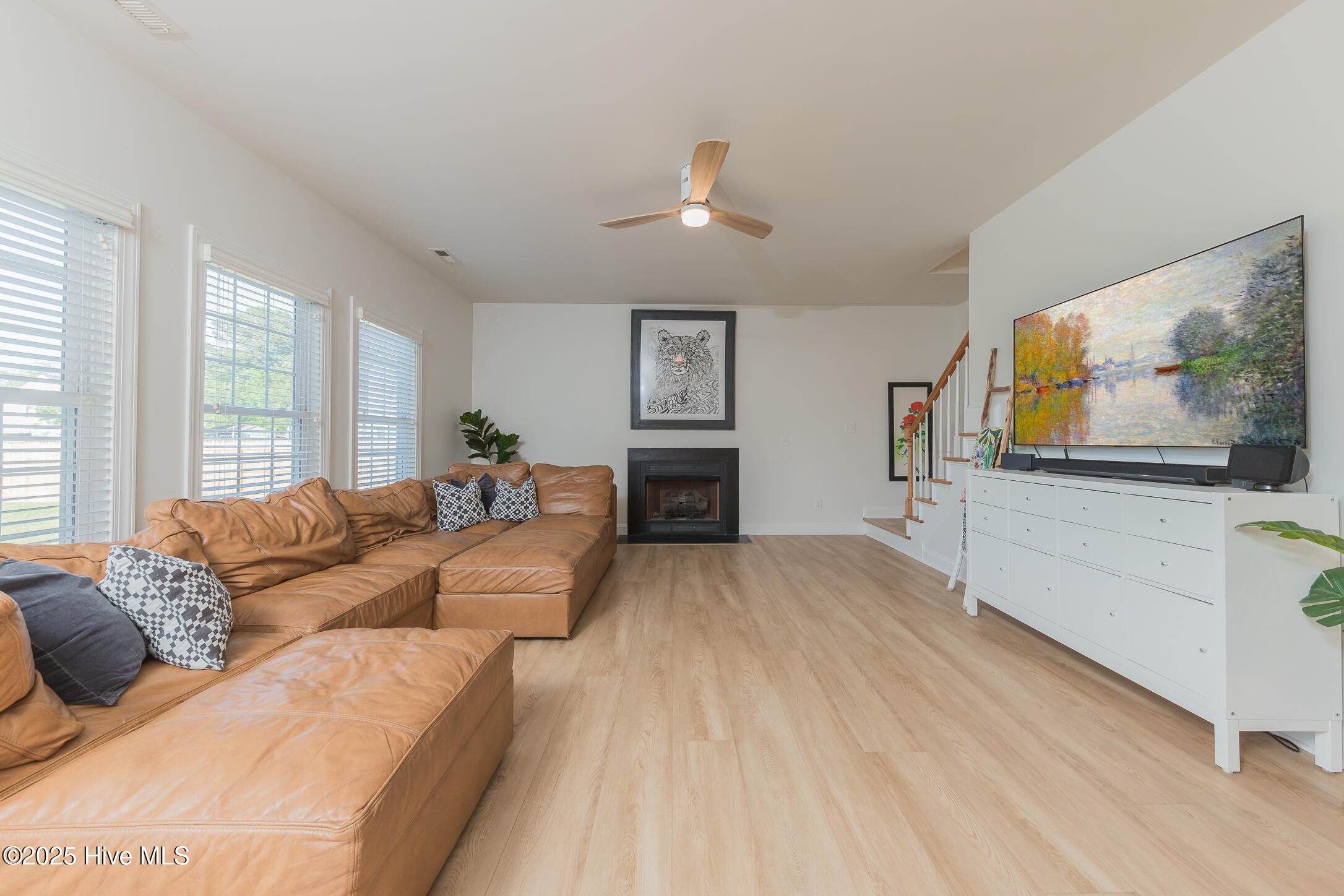 507 Newhan Court Hubert, NC 28539 - Photo 17 of 81 LivingRoom