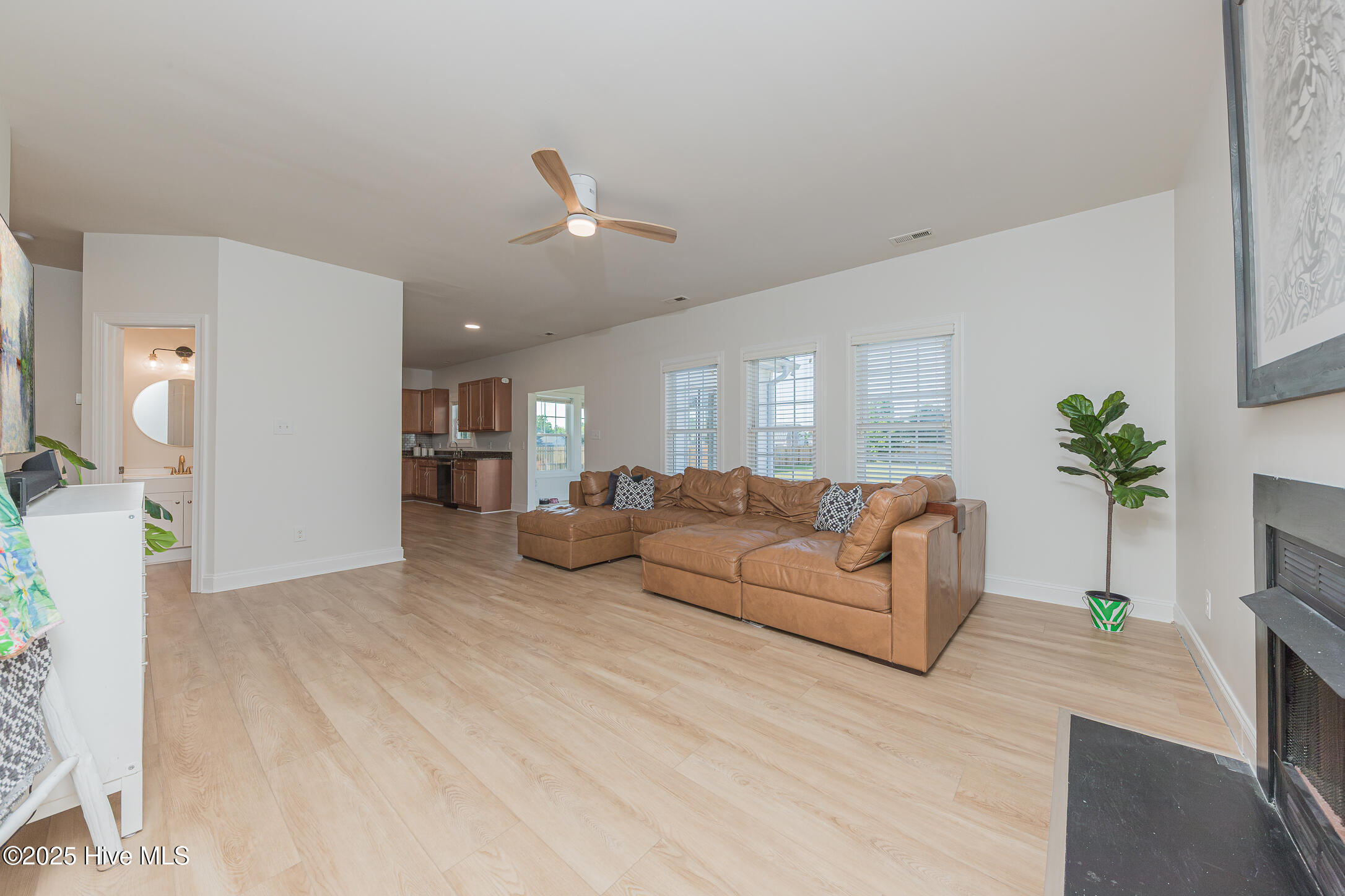 507 Newhan Court Hubert, NC 28539 - Photo 19 of 81 LivingRoom