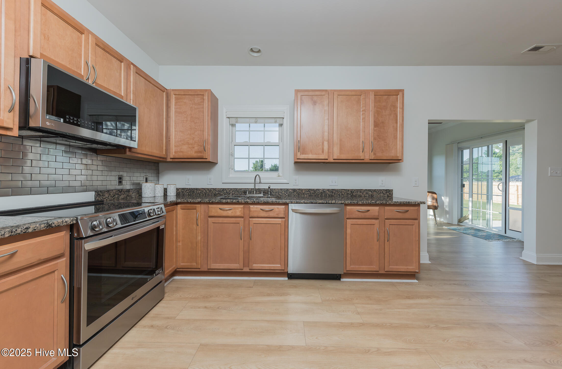 507 Newhan Court Hubert, NC 28539 - Photo 25 of 81 Kitchen