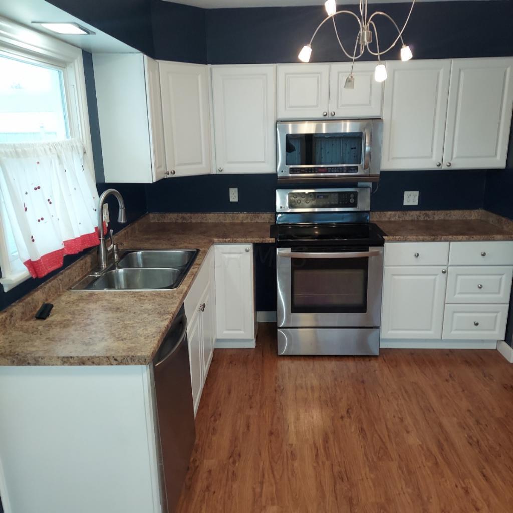 4633 Annhurst Road Columbus, OH 43228 - Photo 6 of 24 DD527379-25D8-4432-BF14-6C3D79A47636