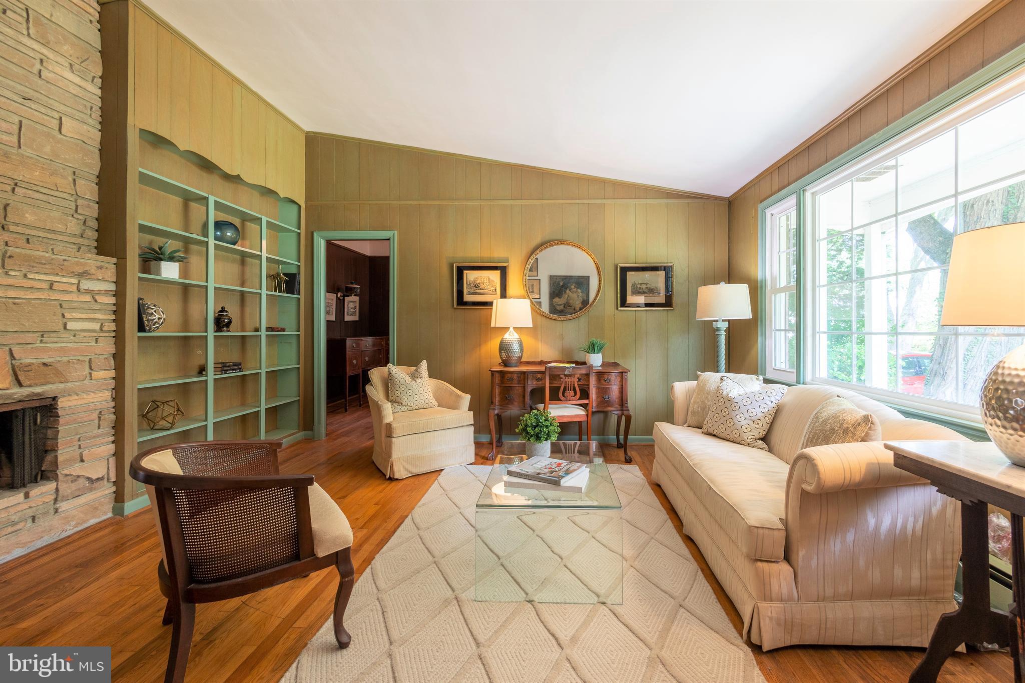 108 Boyd Drive Annapolis, MD 21403 - Photo 10 of 32 Hardwoods throughout main level