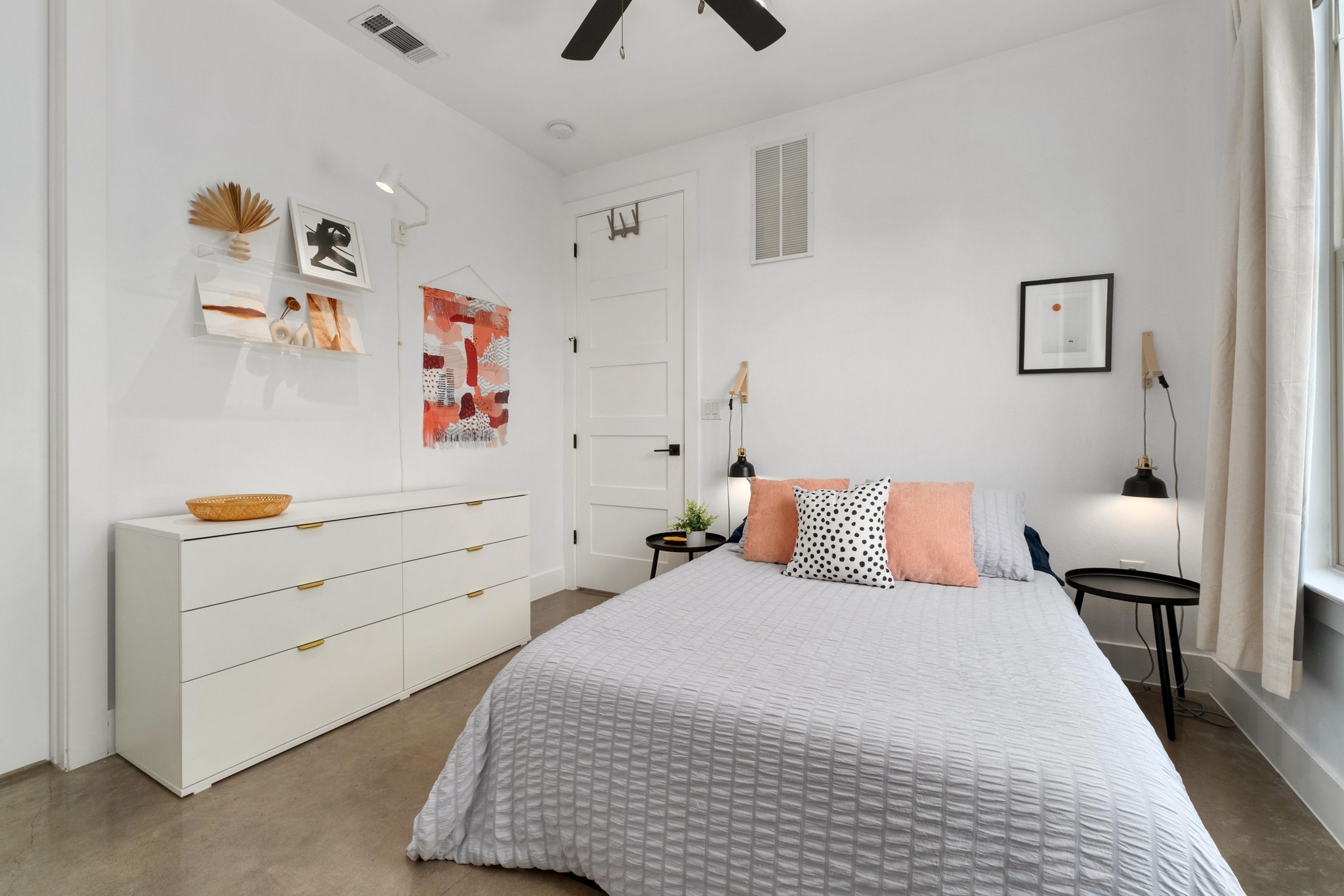 2014 East 9th Street, Unit 2 Austin, TX 78702 - Photo 13 of 23 Secondary bedroom