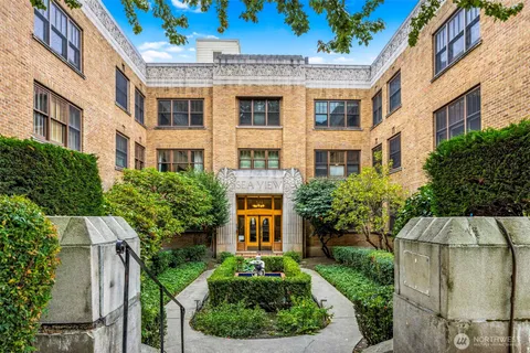 $299,000 | 519 West Roy Street, Unit 313, Seattle, WA 98119