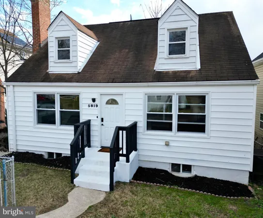 a view of house with backyard