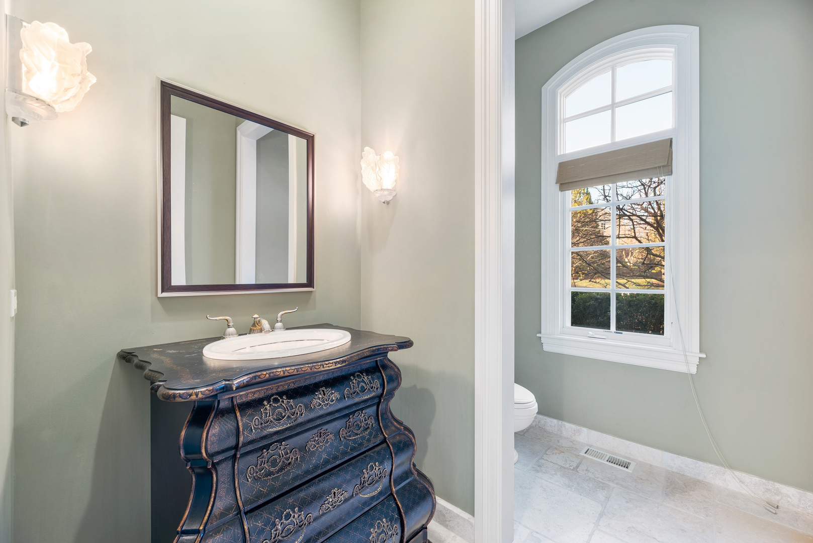 130 Maple Hill Road Glencoe, IL 60022 - Photo 22 of 54 a bathroom with a sink a vanity and a mirror