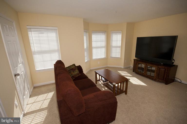 6507 Ridgeborne Drive Rosedale, MD 21237 - Photo 24 of 26 Living Room