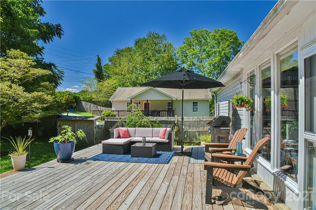 16 Busbee View Road Asheville, NC 28803 - Photo 2 of 21 Gallery Image 2