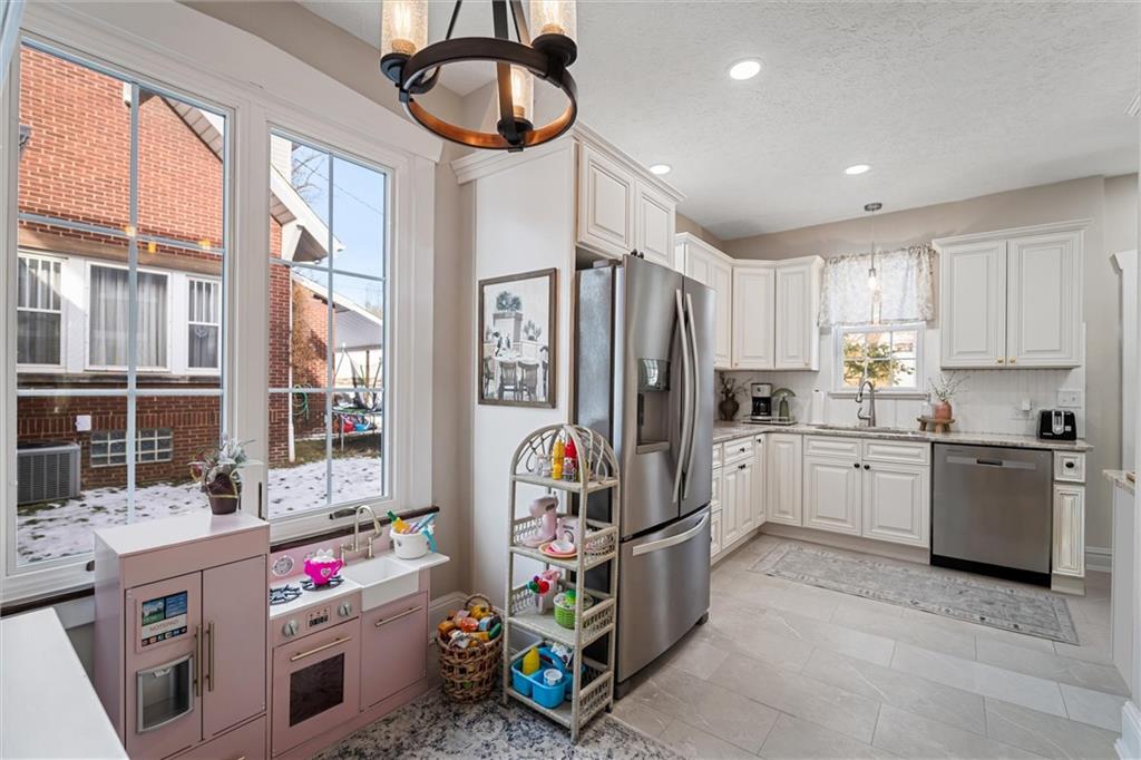 120 Case Avenue Sharon, PA 16146 - Photo 9 of 33