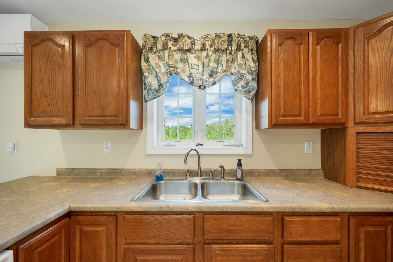 84 Fremont Road Raymond, NH 03077 - Photo 13 of 43