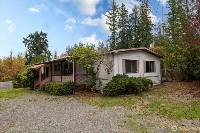 a view of a house with a yard and plants
