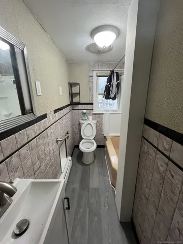a view of living room washer and dryer