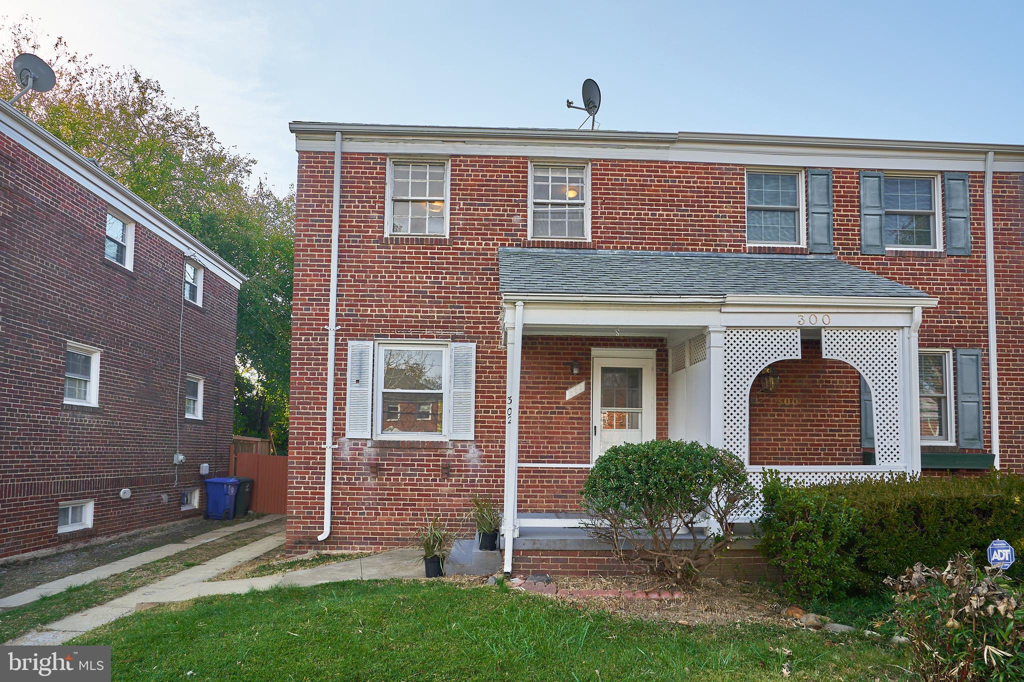 302 South Courthouse Road Arlington, VA 22204 - Photo 1 of 21