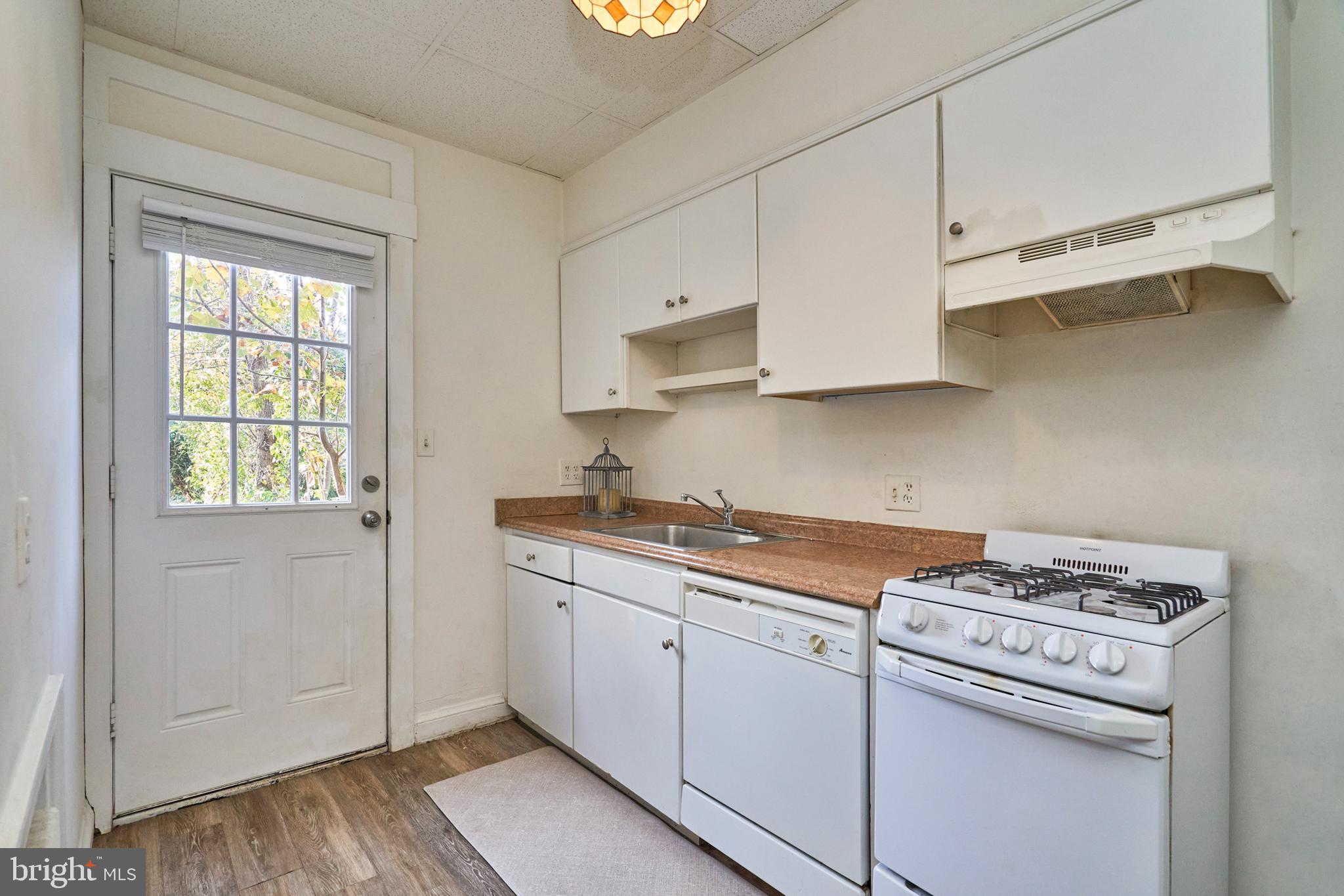 302 South Courthouse Road Arlington, VA 22204 - Photo 11 of 21
