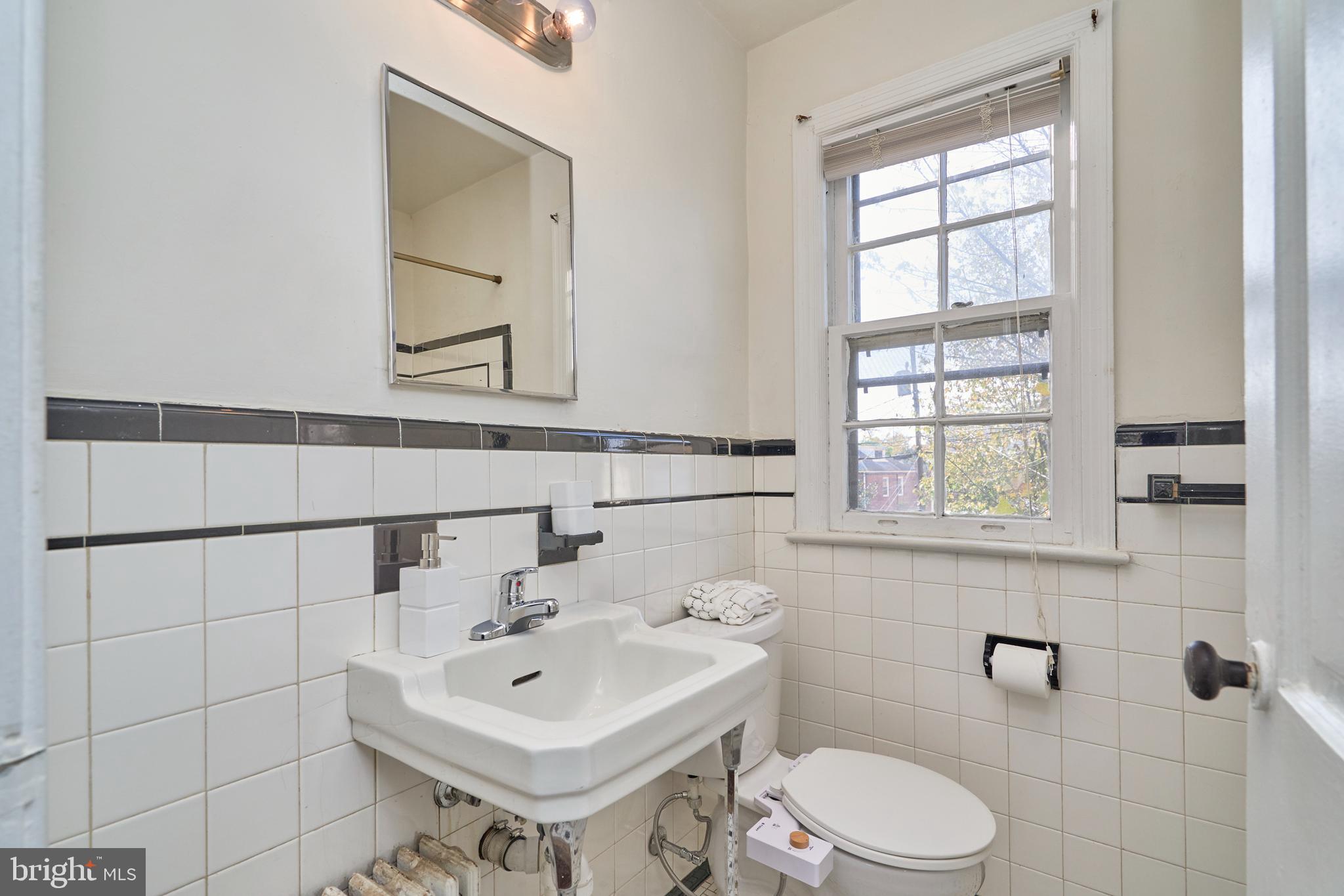 302 South Courthouse Road Arlington, VA 22204 - Photo 16 of 21