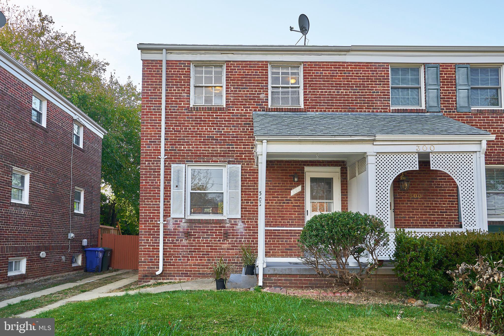 302 South Courthouse Road Arlington, VA 22204 - Photo 2 of 21