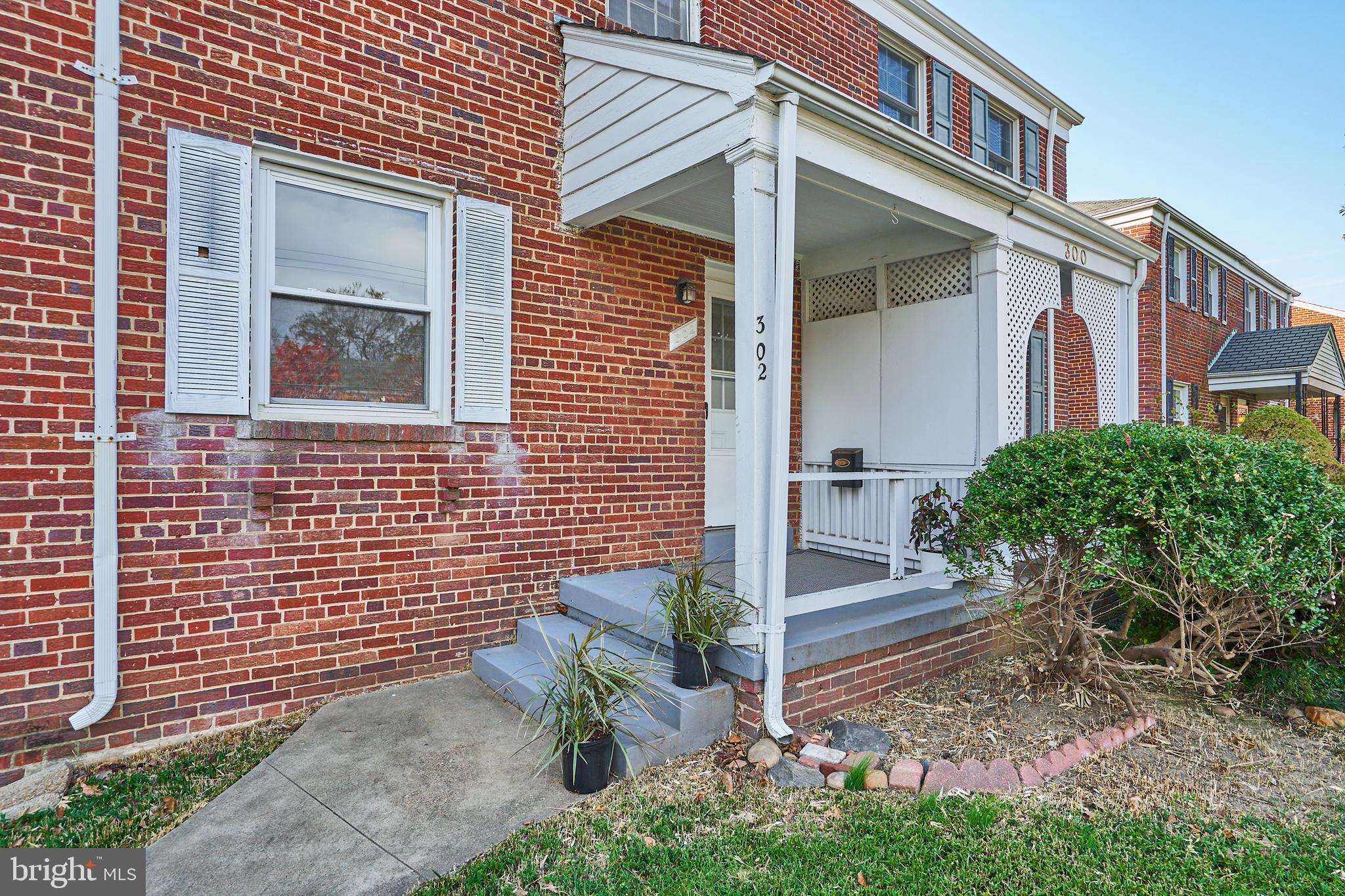 302 South Courthouse Road Arlington, VA 22204 - Photo 3 of 21