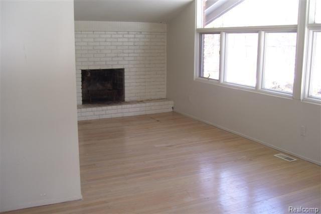 1023 Greentree Road Bloomfield Hills, MI 48304 - Photo 7 of 8 LVNGROOM
