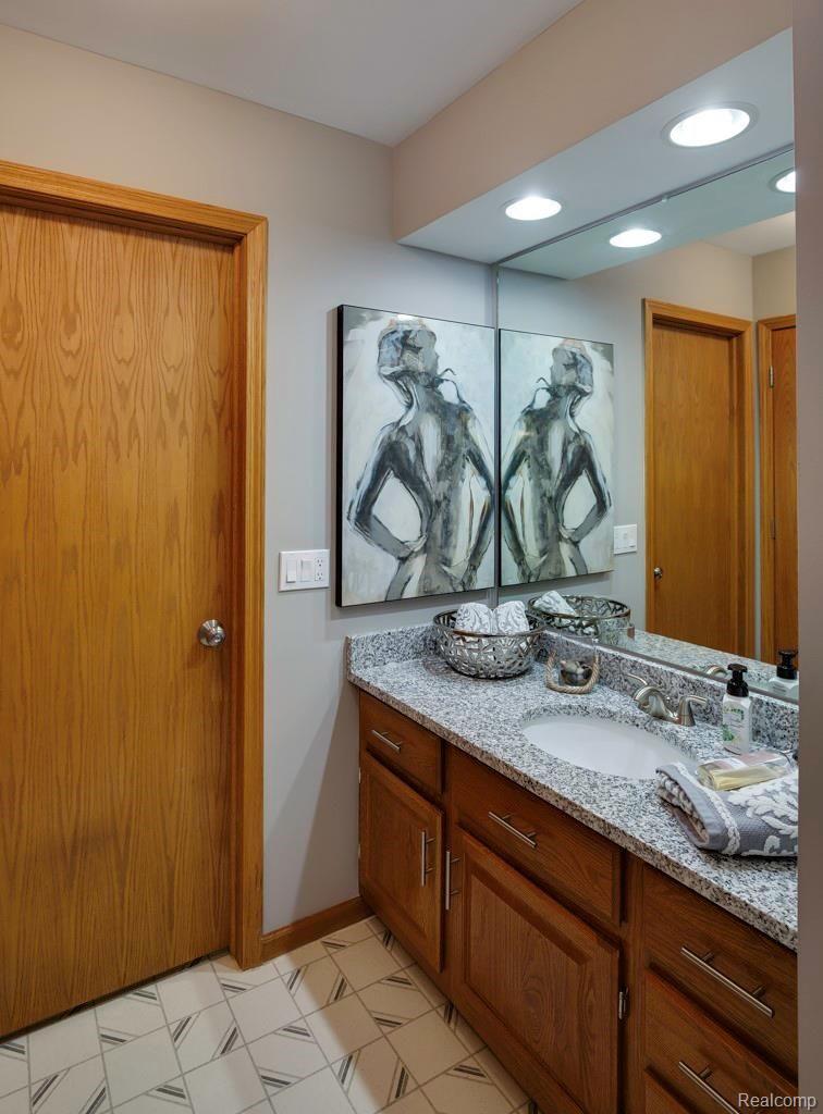 23057 Rochelle Street Macomb, MI 48042 - Photo 12 of 24 Master bath with new granite