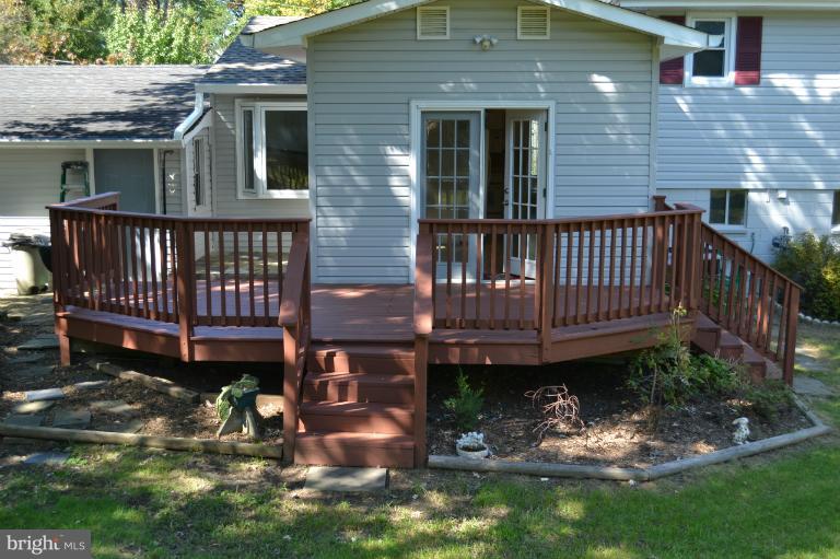 6021 Craft Road Alexandria, VA 22310 - Photo 13 of 30 a view of a house with a yard and furniture