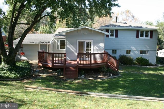 6021 Craft Road Alexandria, VA 22310 - Photo 19 of 30 a house view with a garden space