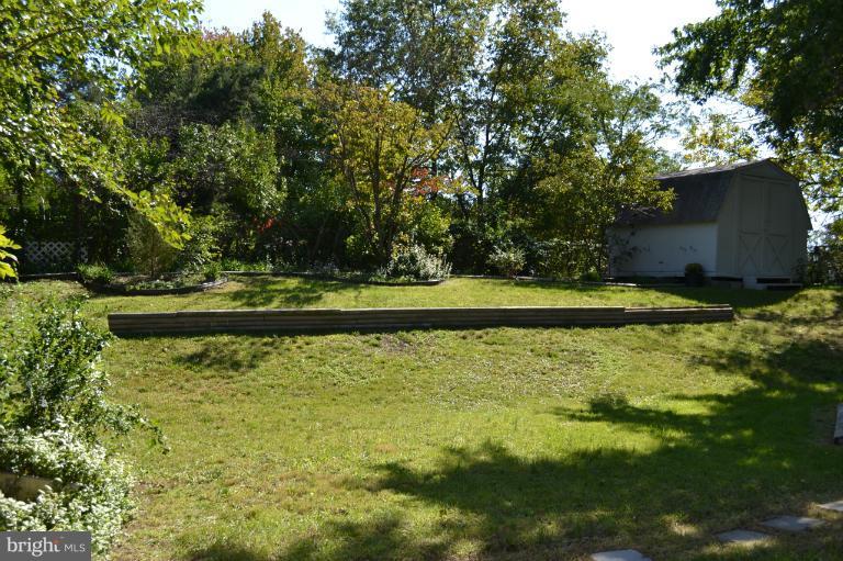 6021 Craft Road Alexandria, VA 22310 - Photo 28 of 30 a view of a yard