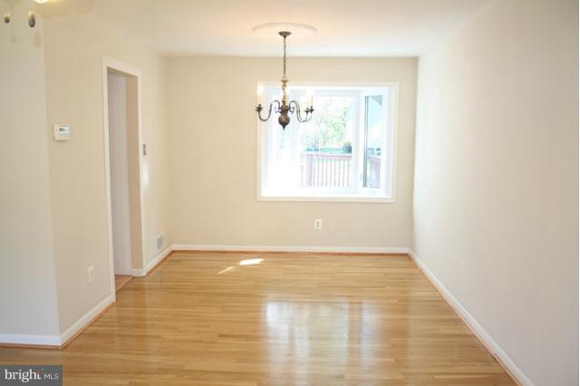 6021 Craft Road Alexandria, VA 22310 - Photo 6 of 30 a view of a windows in an empty room