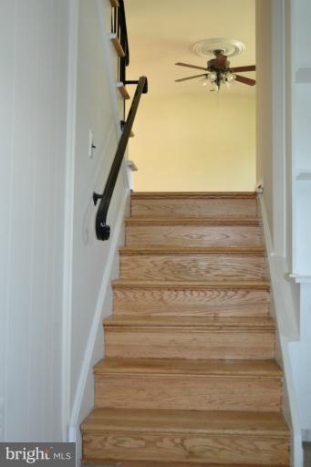 6021 Craft Road Alexandria, VA 22310 - Photo 8 of 30 a view of entryway