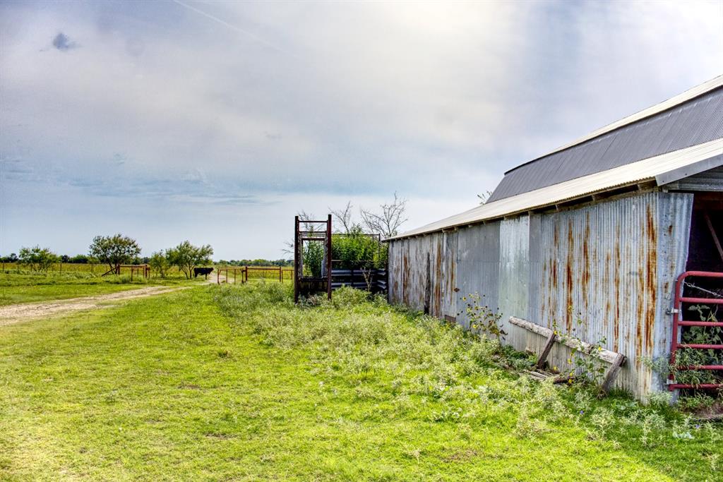 5350 Upper Denton Road Weatherford, TX 76085 - Photo 10 of 19 a view of a backyard of the house