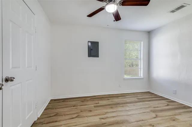 $229,999 | 217 Ridgeway Avenue, Azle, TX 76020