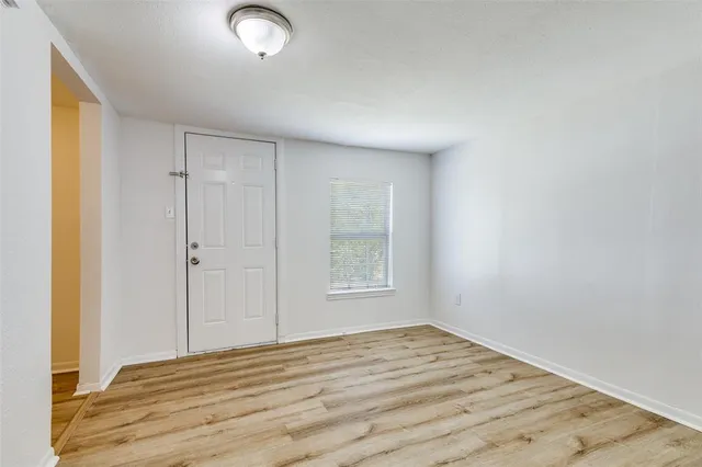 $229,999 | 217 Ridgeway Avenue, Azle, TX 76020