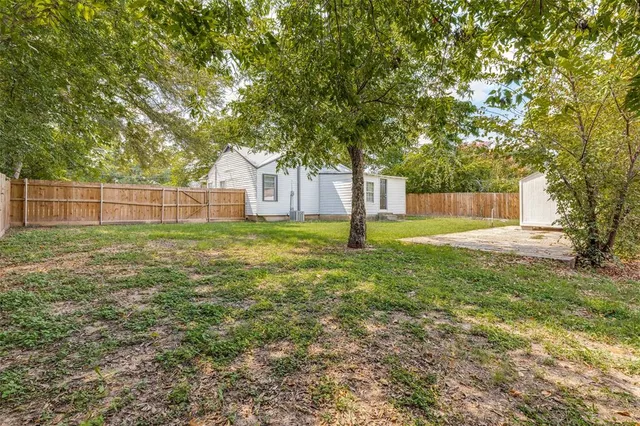 $229,999 | 217 Ridgeway Avenue, Azle, TX 76020