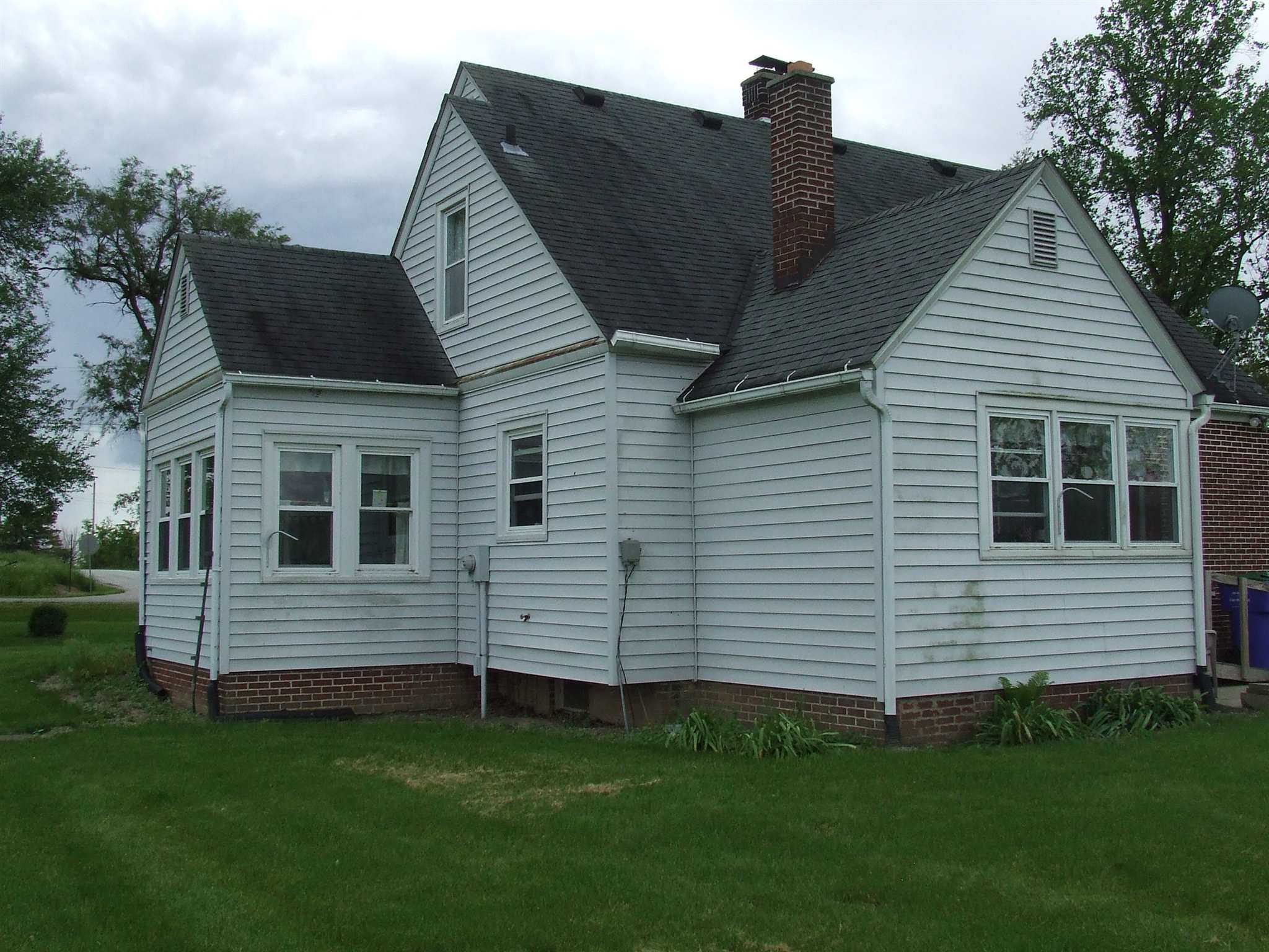 5965 East St Road Huntington, IN 46750 - Photo 3 of 12
