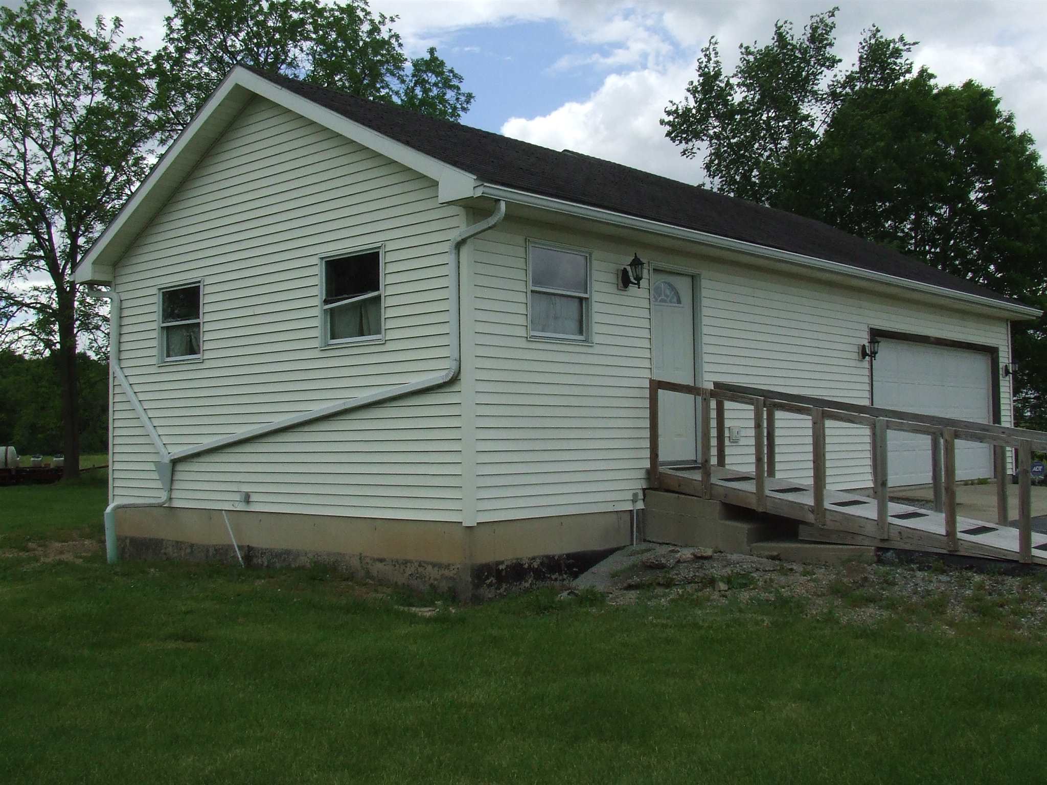 5965 East St Road Huntington, IN 46750 - Photo 4 of 12