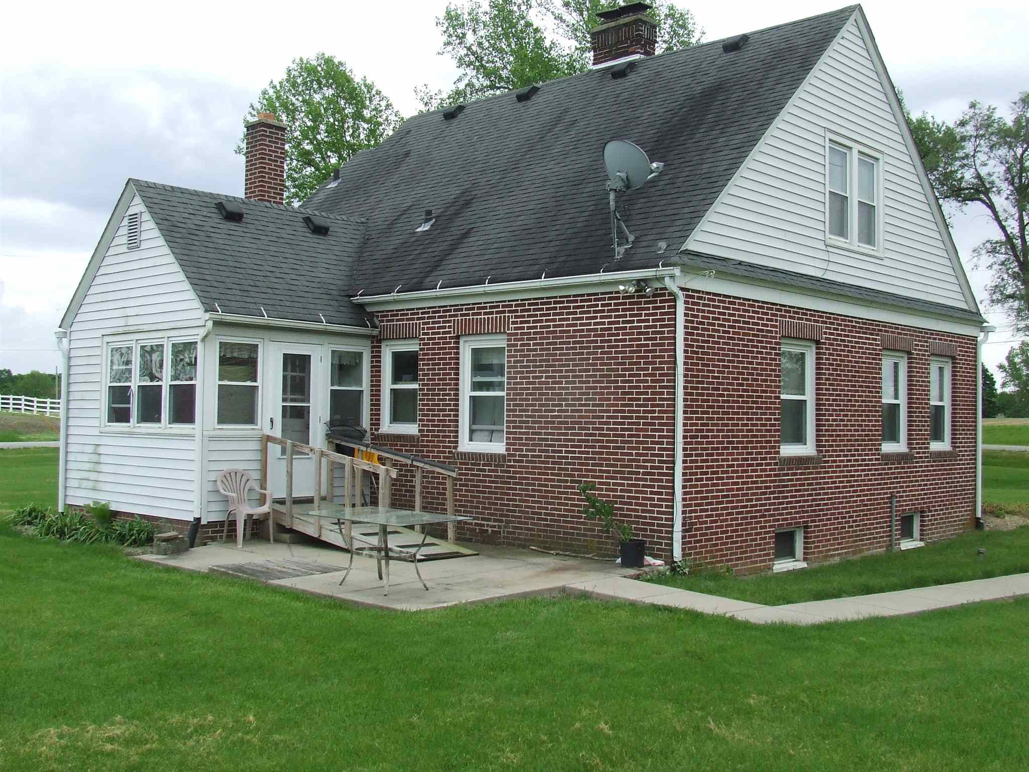 5965 East St Road Huntington, IN 46750 - Photo 5 of 12