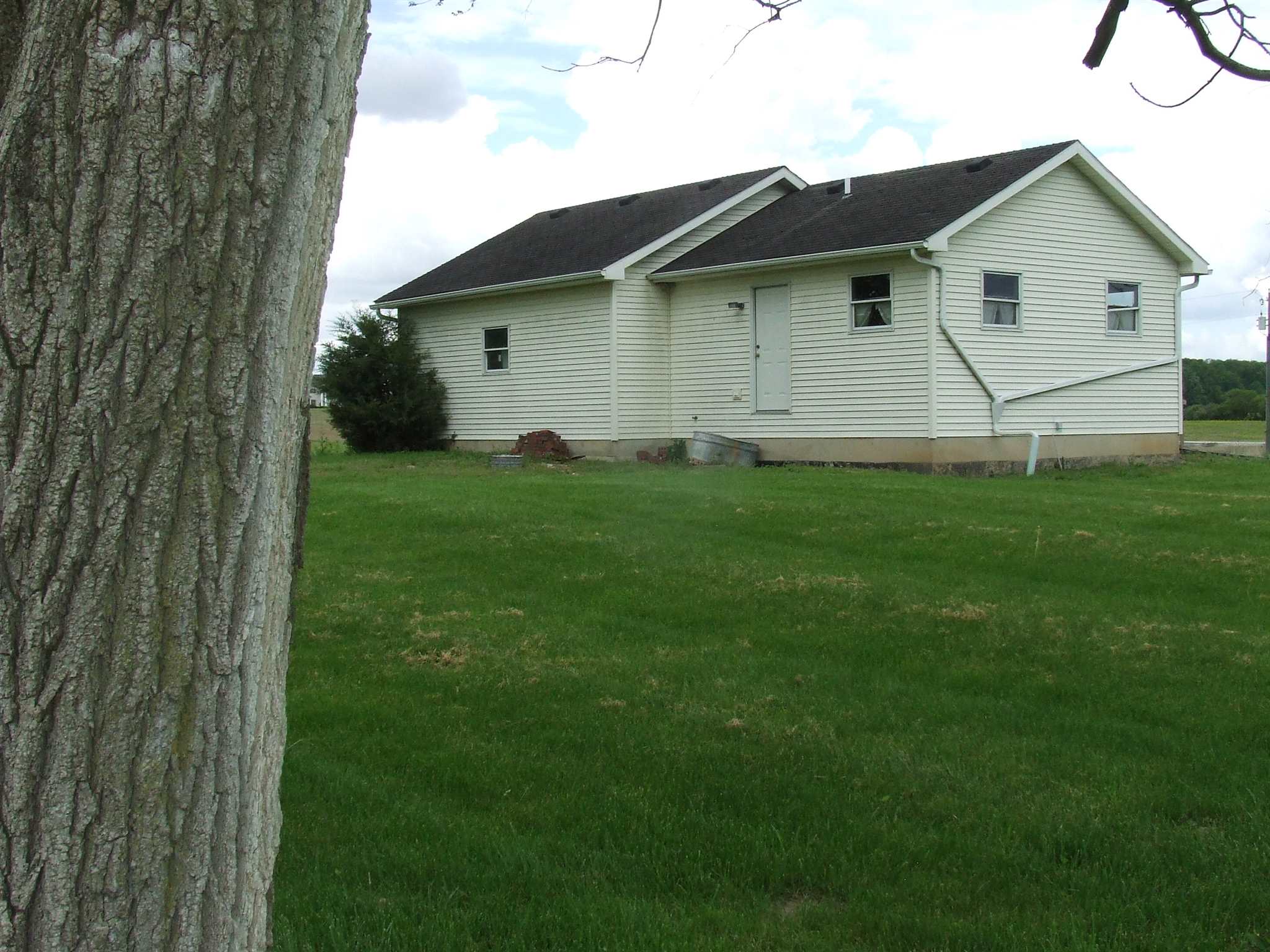 5965 East St Road Huntington, IN 46750 - Photo 7 of 12