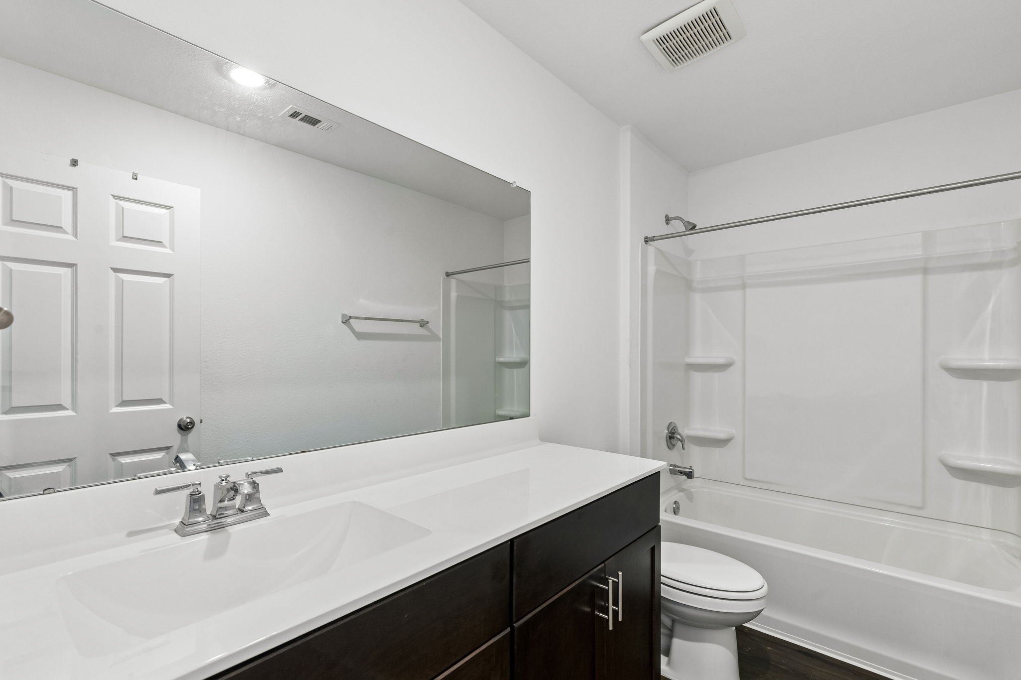7329 Madison Commons Lane Houston, TX 77075 - Photo 8 of 17 Bathroom